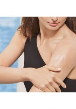 SHISEIDO Clear Suncare Stick SPF50+ 20g 14 SHISEIDO Clear Suncare Stick SPF50+ 20g -Pflege Verkaufs-Shop unnamed file 689